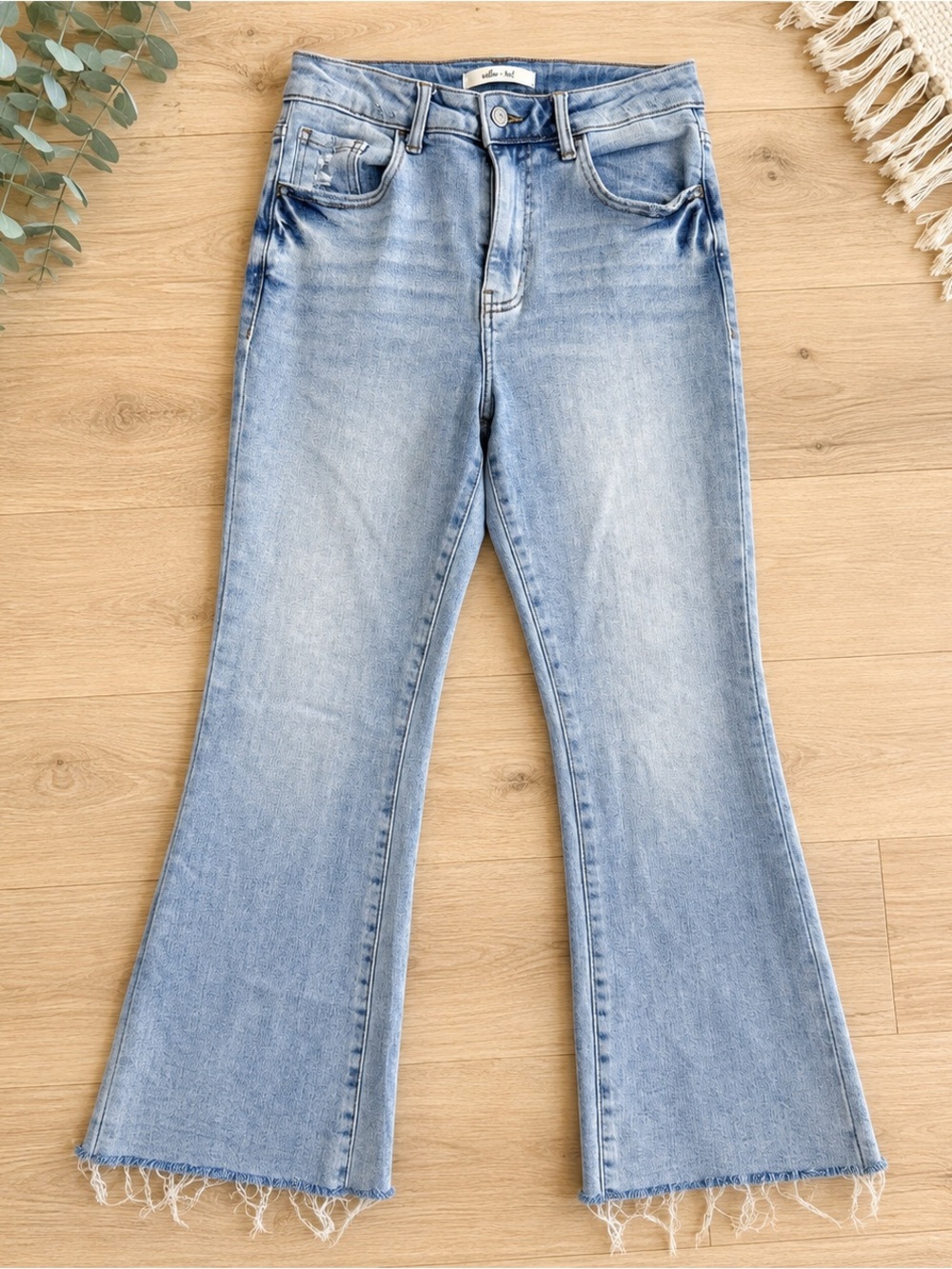 Willow & Root The Cropped Flared Out Jeans Size 26 Light Wash Raw Hem